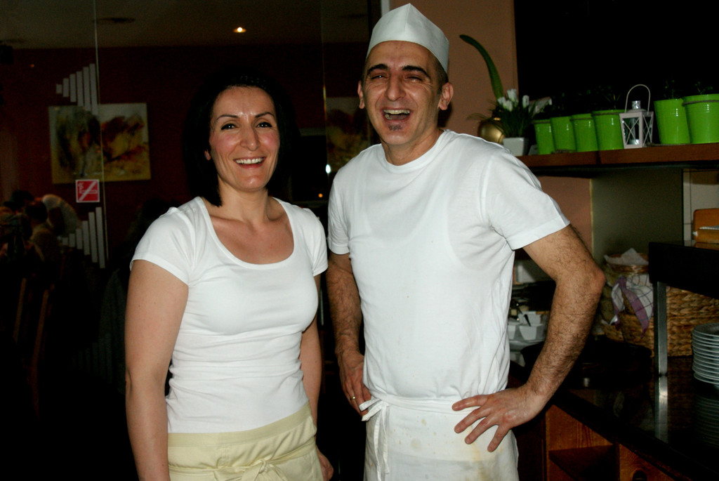 65 Vllazinim und Aphrodita f__hren die Olive.JPG