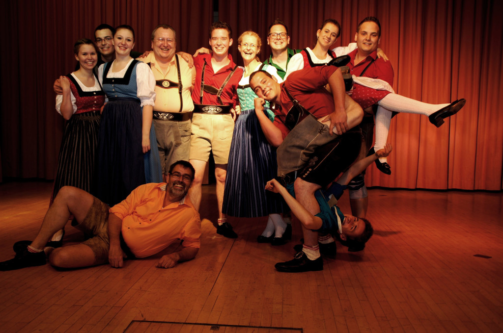 # Titelbild _091_ Die Schuhplattler sind ein lustiger Haufen.JPG