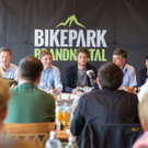 Abbildung-20-Pressekonferenz_photo-Mountain_Movement.jpg