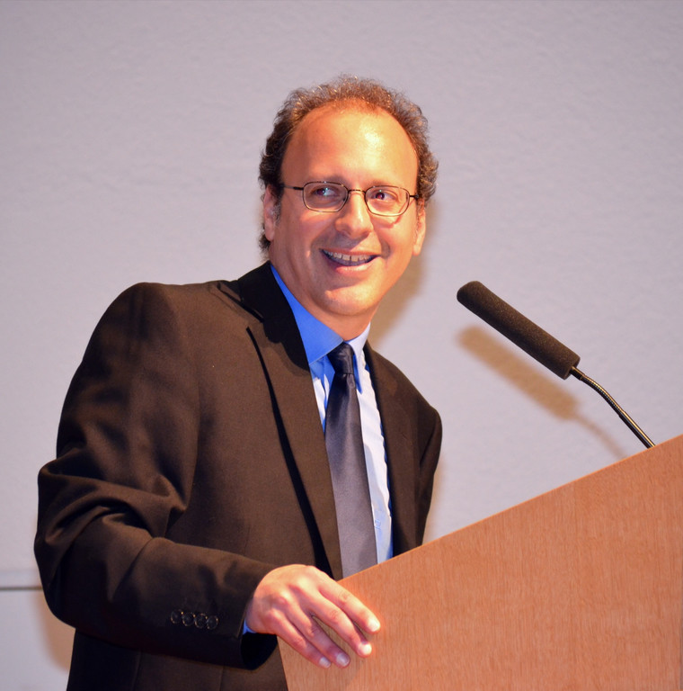 BK_IB Diploma Coordinator Steve Bavaro machte die Ero__ffnungsansprache.jpg