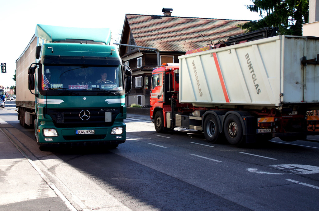 Laster-Alarm vor der Lustenauer Grenze.JPG