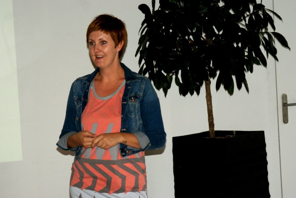 Cornelia M__ller kennt sich mit dem Internet aus.JPG