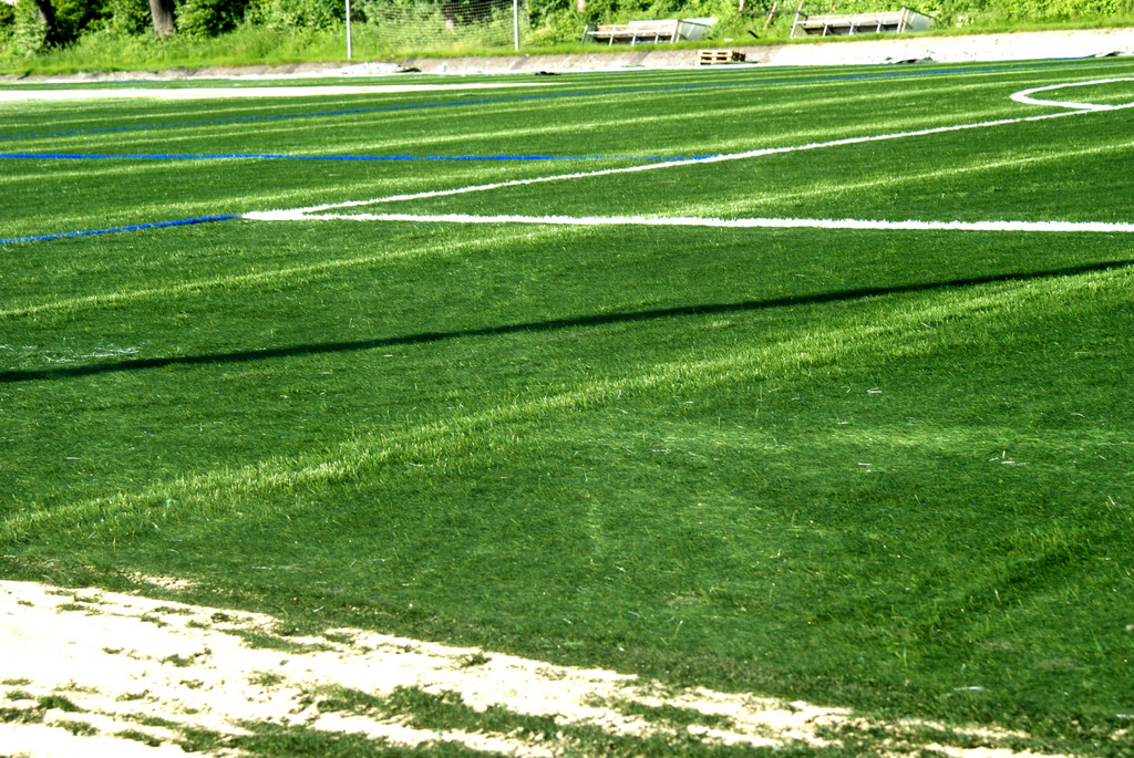 Die blauen Linien bezeichnen das Jugendspielfeld.JPG