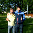 v_li_ Friedl Dold und Harald Achenrainer freuen sich __ber den Kunstrasenplatz.JPG