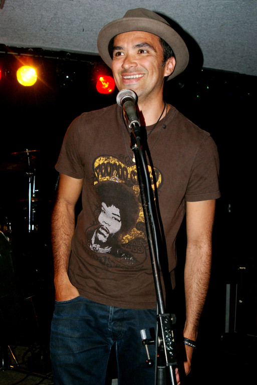 Brendan Adams unterst__tzt einen Jungen aus den Townships.JPG