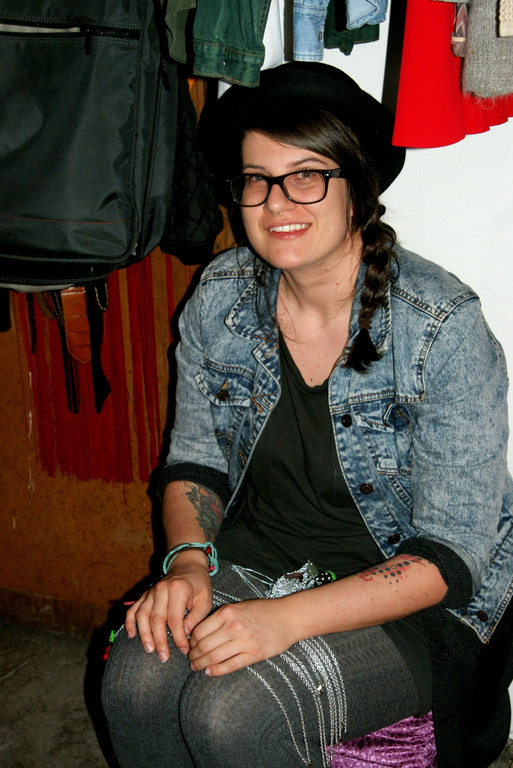 24 Simone Angerer kreiert Schmuck.JPG
