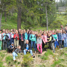 Sch__lerInnen-der-MMS-Th__ringen-auf-Erkundungstour-im-Wald.jpg