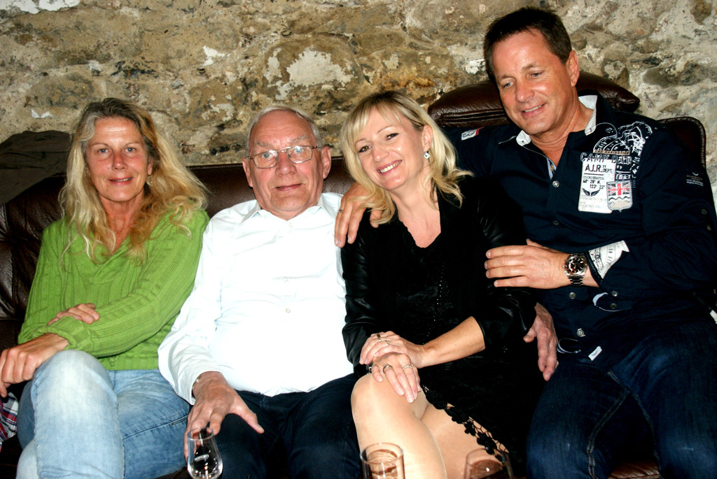 79 Familientreffen im Pub.JPG
