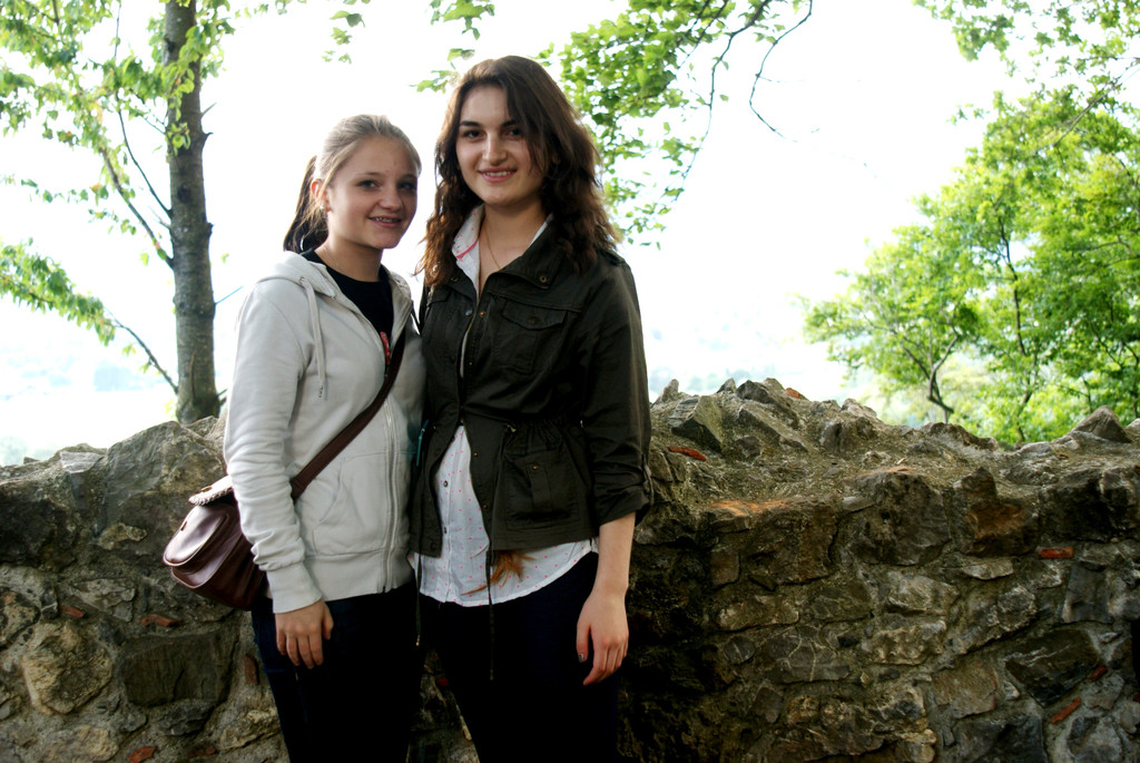 28 Sch__ler forschten f__r die Umweltwoche_ Jasemin und Katrin.JPG