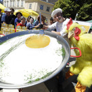 Weltgrößtes veganes Spiegelei beim Veganmania-Festival im MQ Wien