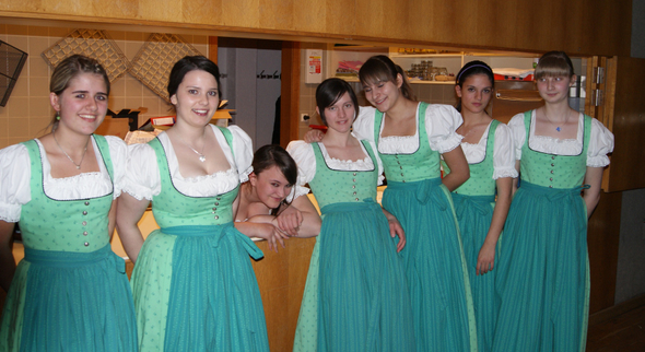 Damen - Tourismusfachschule.JPG