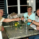 24 Prost mit einem guten Whisky_ Walter_ Rosmarie und Wolfgang.JPG