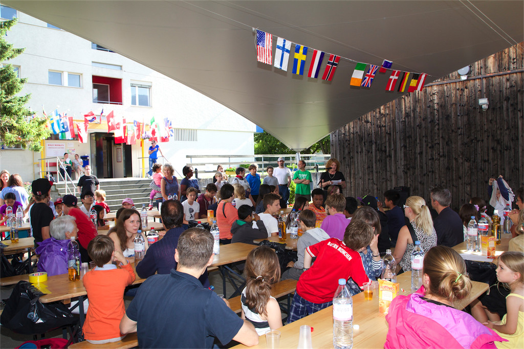 BK_ISR_International Family Dinner 6.jpg