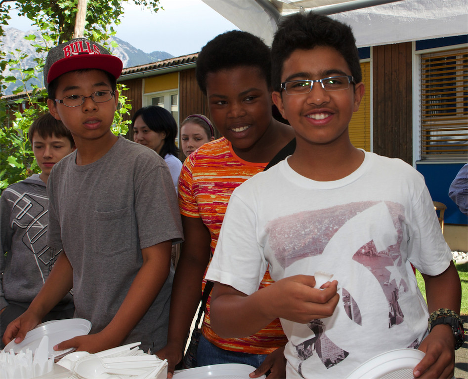 BK_ISR_International Family Dinner 13.jpg