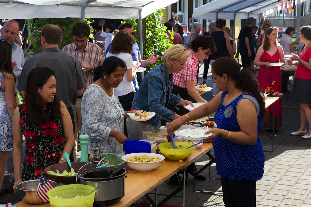BK_ISR_International Family Dinner 58.jpg