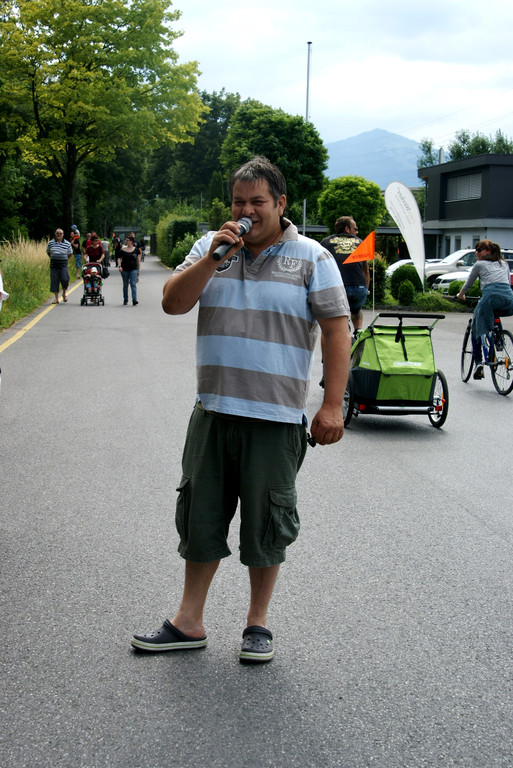 German Oberscheider moderierte das Entenrennen.JPG