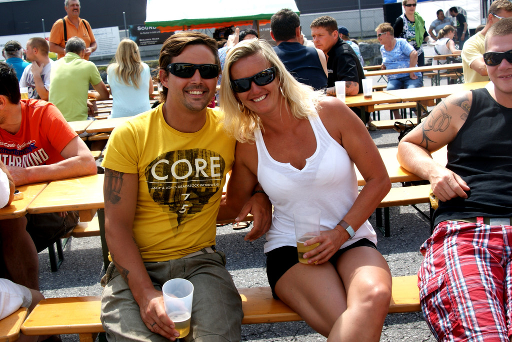 Nathanael und Renata genossen den Sommertag.JPG