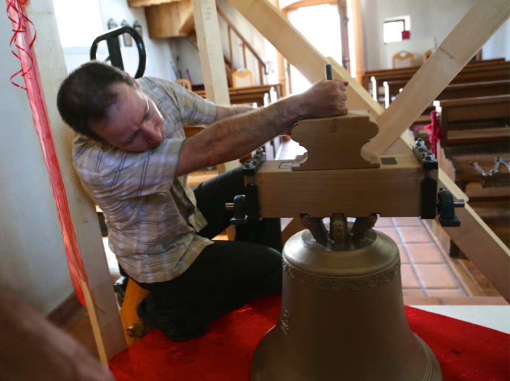KOE_Neue Glocke Bangs im Turm 8.jpg