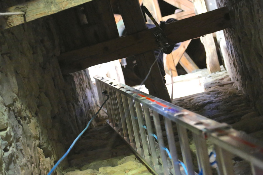 KOE_Neue Glocke Bangs im Turm 13.jpg