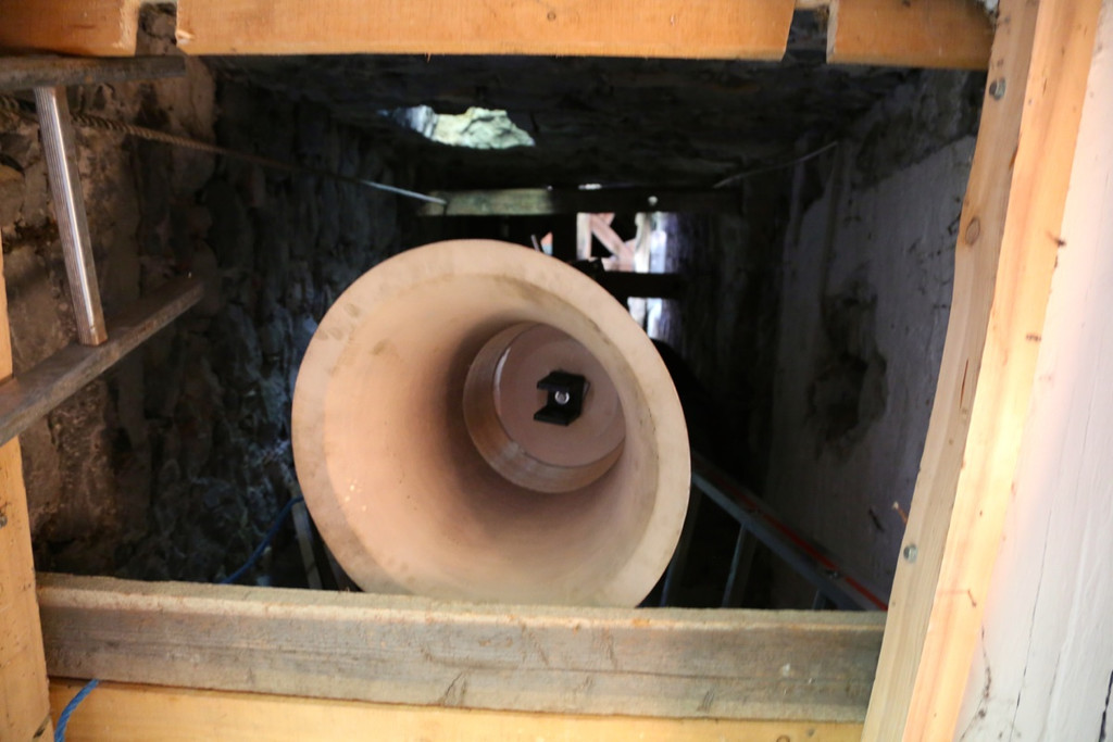 KOE_Neue Glocke Bangs im Turm 15.jpg