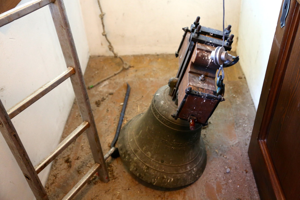 KOE_Neue Glocke Bangs im Turm 18.jpg