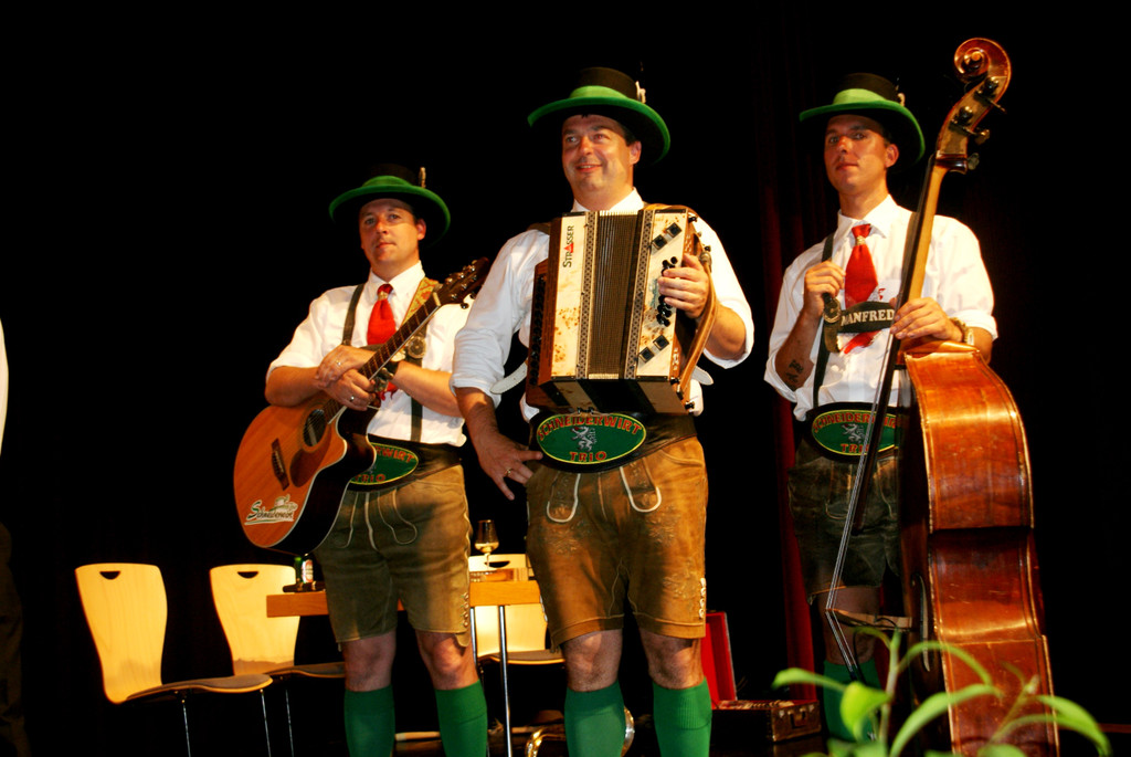 Das Steinerwirt-Trio sorgte f__r st__rmische Kl__nge.JPG