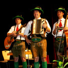 Das Steinerwirt-Trio sorgte f__r st__rmische Kl__nge.JPG