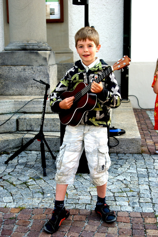 Lukas rockte mit der Band.JPG