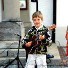Lukas rockte mit der Band.JPG