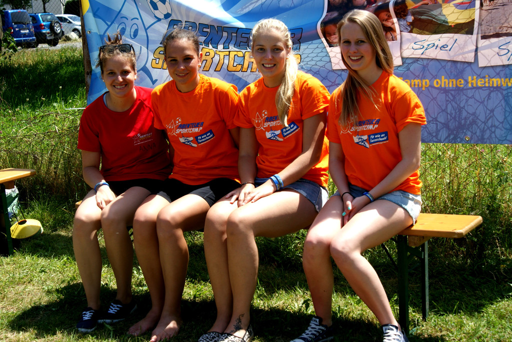 # Titelbild _04_ Anna_ Raphaela_ Sabrina und Hannah - Abenteuer Sportcamp.JPG