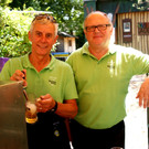 Die freundlichen Bierzapfer des Lions Club.JPG