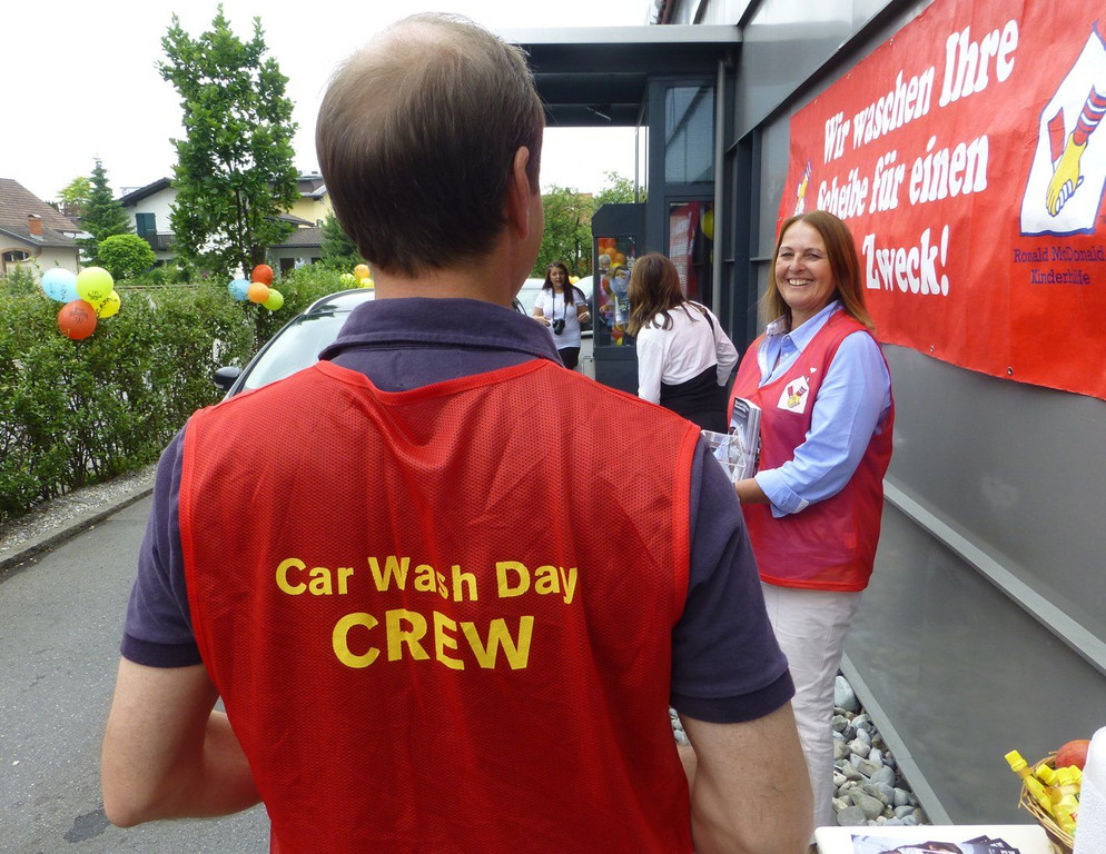 Carwash14Crew.jpg