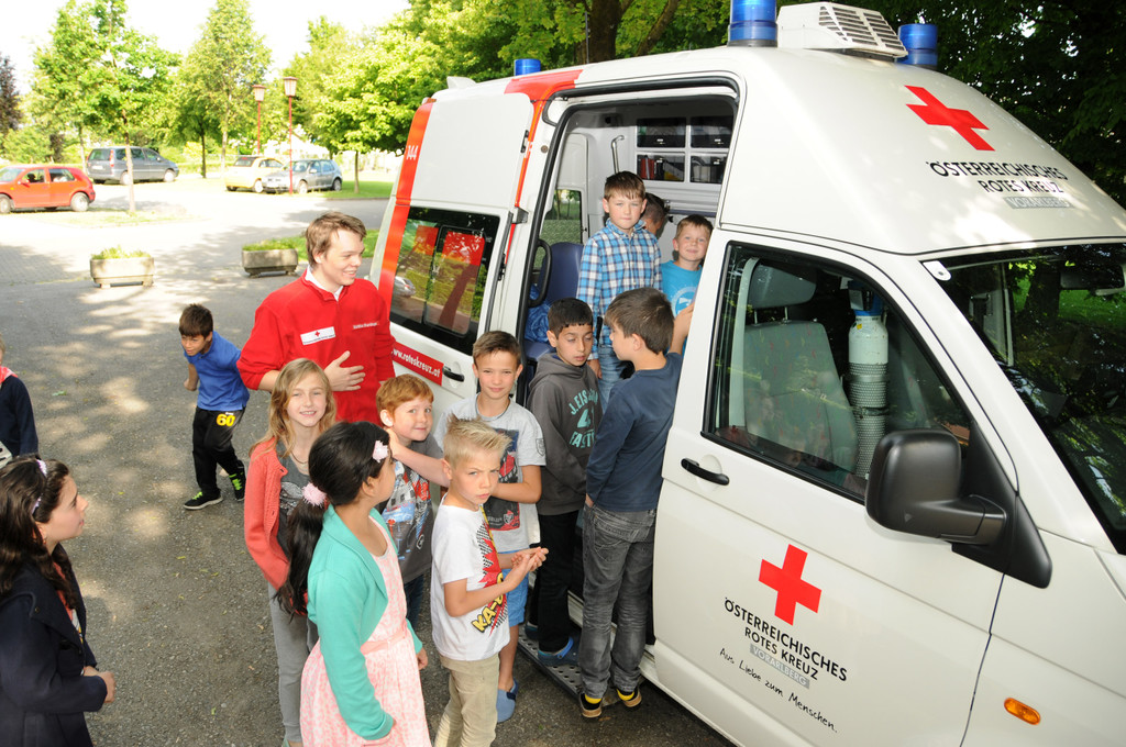 Rettungsauto.jpg