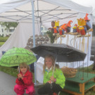 Regenwetter beim „3. Kunstmarkt“ am Lochauer Kaiserstrand