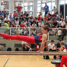 1200-Kunstturner in der Mittelschulturnhalle.jpg
