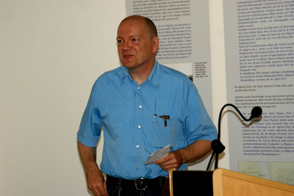Archivar Wolfgang Scheffknecht forderte zur Diskussion auf_.JPG