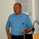 Archivar Wolfgang Scheffknecht forderte zur Diskussion auf_.JPG