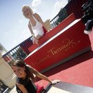 Madame Tussauds in Wien: Christina Stürmer verewigt sich in Beton