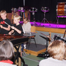 Bild-2 die verrhythmigten Walser mit Solistin Nadine und Anja am KeyBoard.jpg