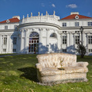 Die Emmy vor dem Palais Sch__nburg_Stephan_Doleschal.jpg