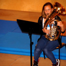 05 Alexia spielt das Tenorhorn.JPG