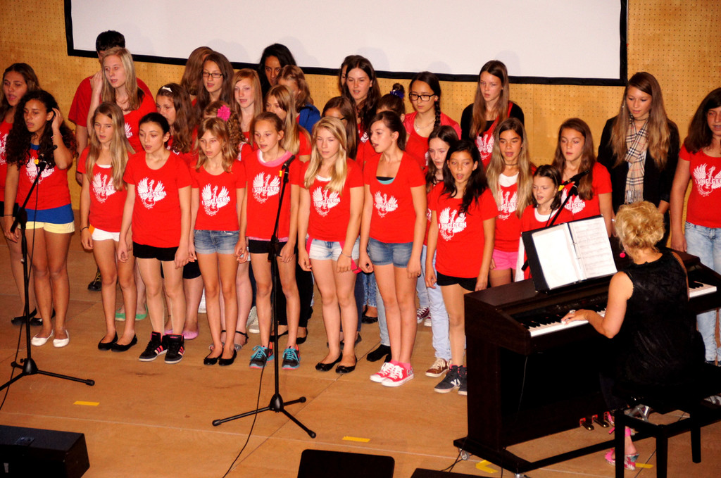 17 Der Chor singt das Lied In Vorarlberg.JPG