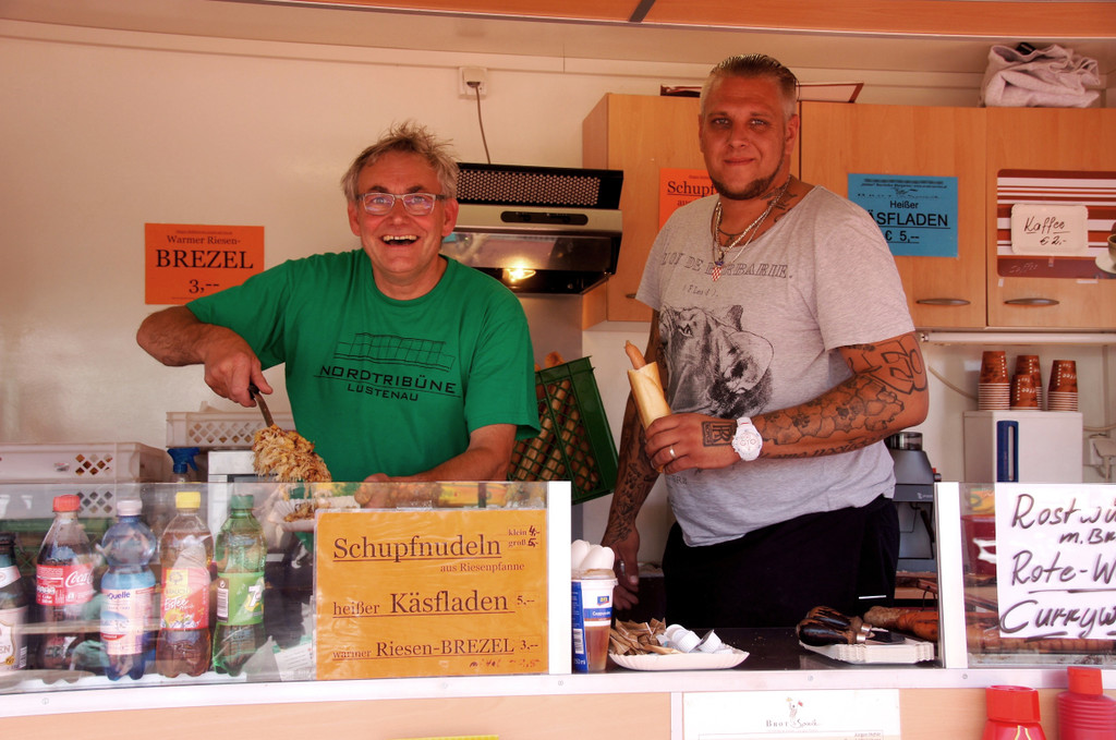 J__rgen Hehle _Strandbad Lochau_ und Florian.JPG