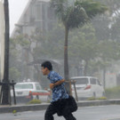 Taifun Neoguri peitscht über Südspitze Japans