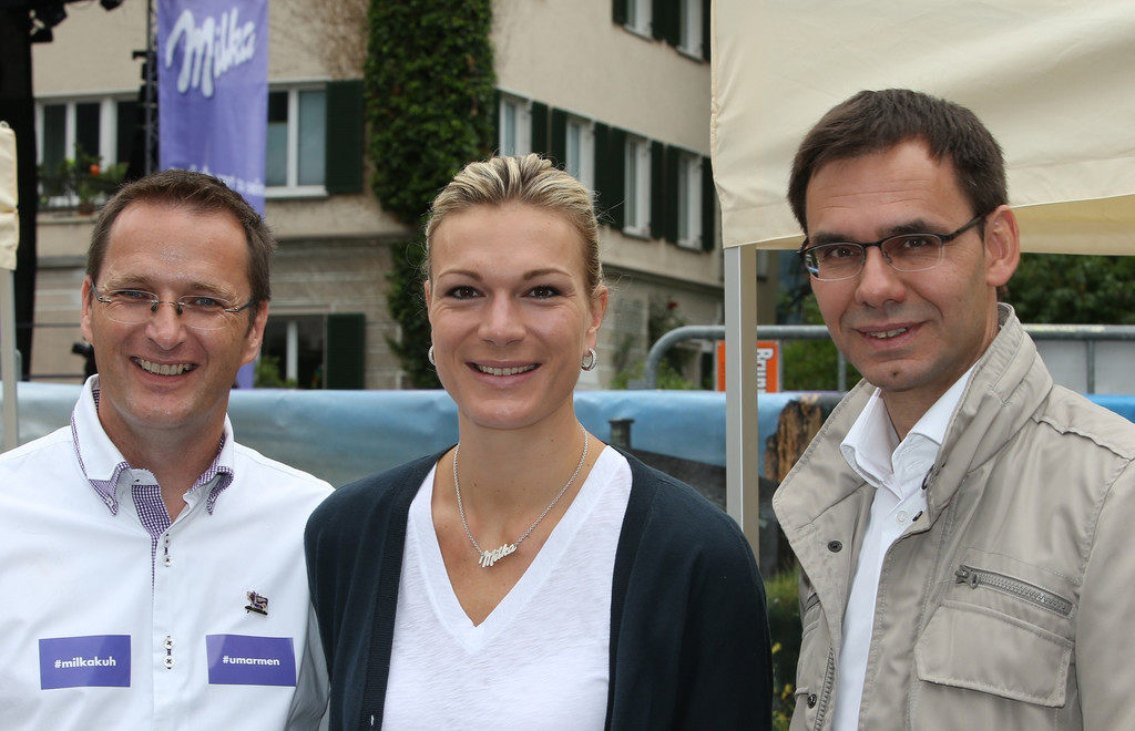 Maria H__fl-Riesch mit Milka Gesch__ftsf__hrer Andreas Kutil und Landeshauptmann Markus Wallner.jpg