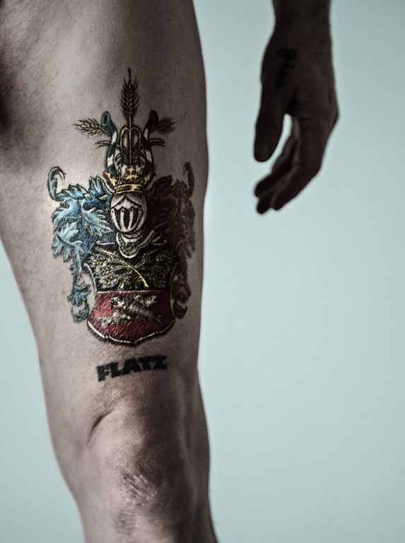 Flatz das Wappen_140x188_Color Ref_FotoYorck Dertinger  -__ VG Bildkunst_ Bonn 2013_1.jpg