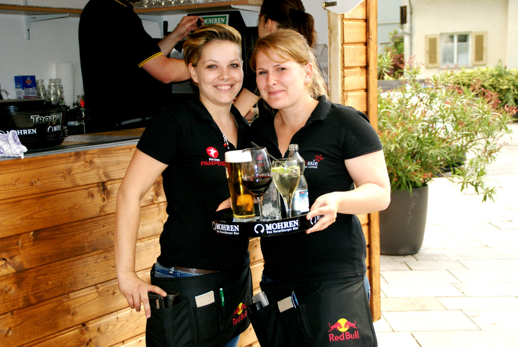v_li_ Schl__ssle-Chefin Jacky und Stephanie.JPG