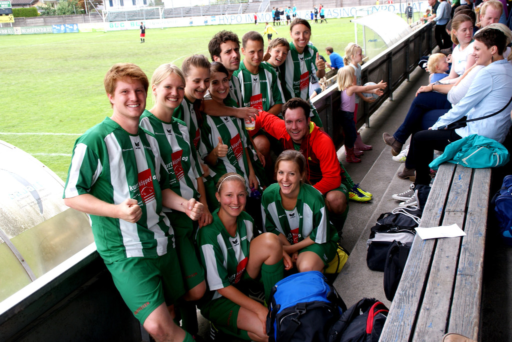 # Titelbild _45_ Lehrpersonen mit Kick.JPG