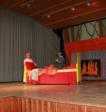 VS Englisch Theater Lochau 2010 _24__jpg-1272123811