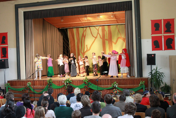 VS Englisch Theater Lochau 2010 _26__jpg-1272123843